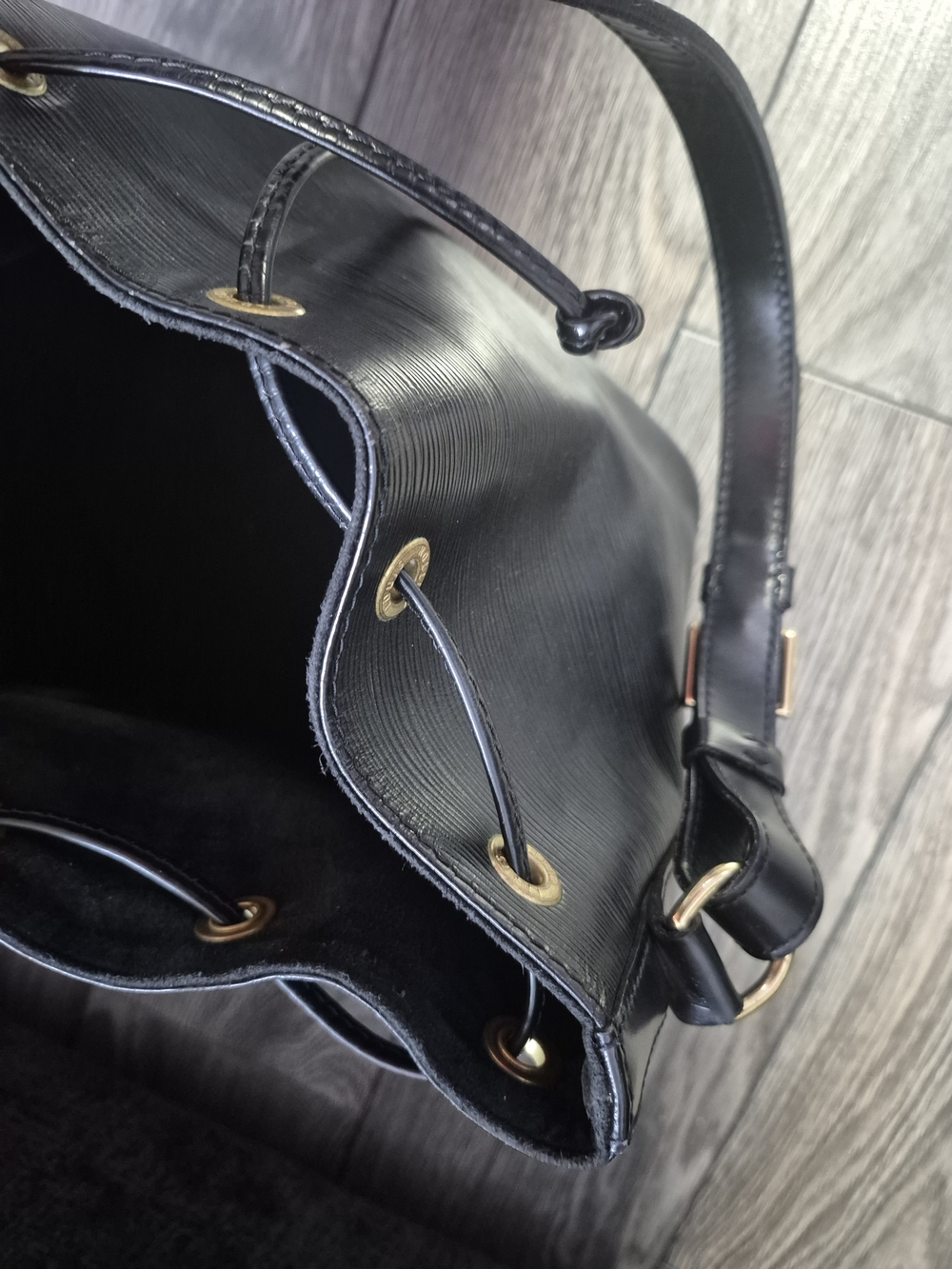 Louis Vuitton Black Epi Petit Noé Shoulder Bag - Vintage Made in France - AR0916 - Picture 10 of 13
